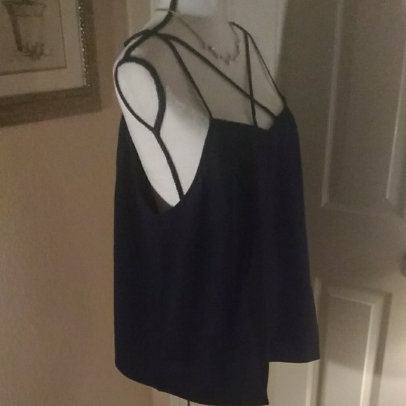 ๐HOST PICK๐Crossover Camisole - Picture 3 of 8